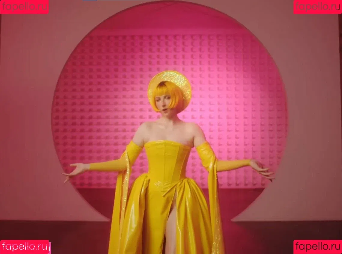 Tessa Violet Onlyfans Photo Gallery 