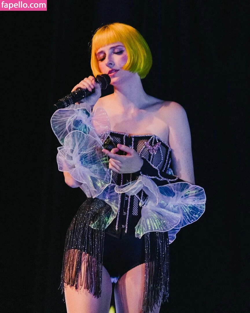 Tessa Violet Onlyfans Photo Gallery 