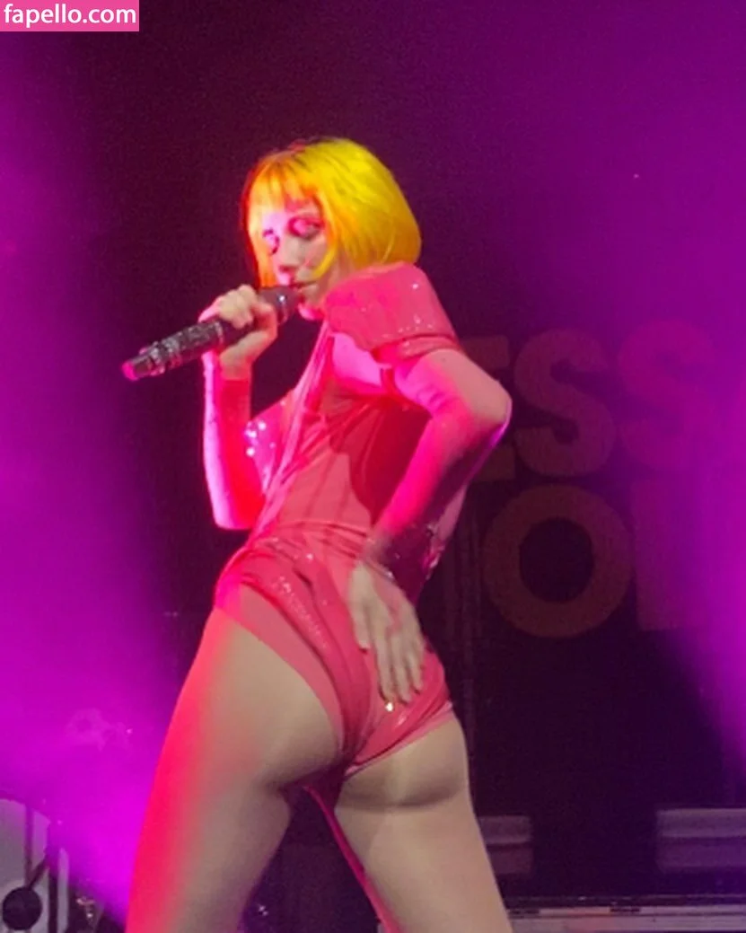 Tessa Violet Onlyfans Photo Gallery 