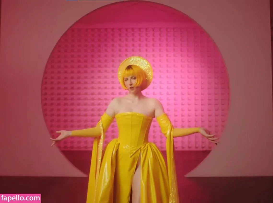 Tessa Violet Onlyfans Photo Gallery 