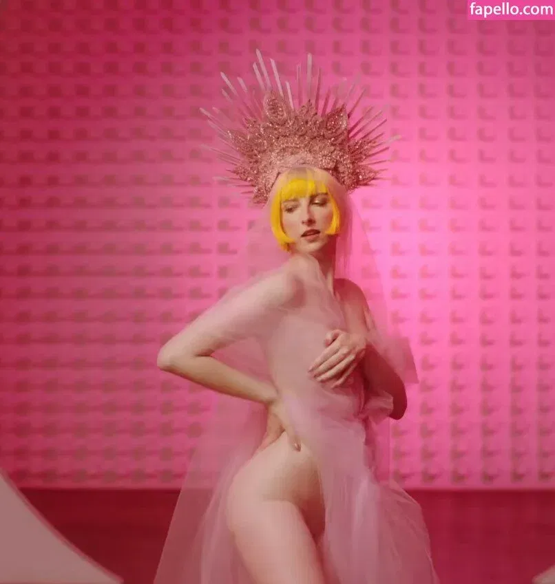 Tessa Violet Onlyfans Photo Gallery 