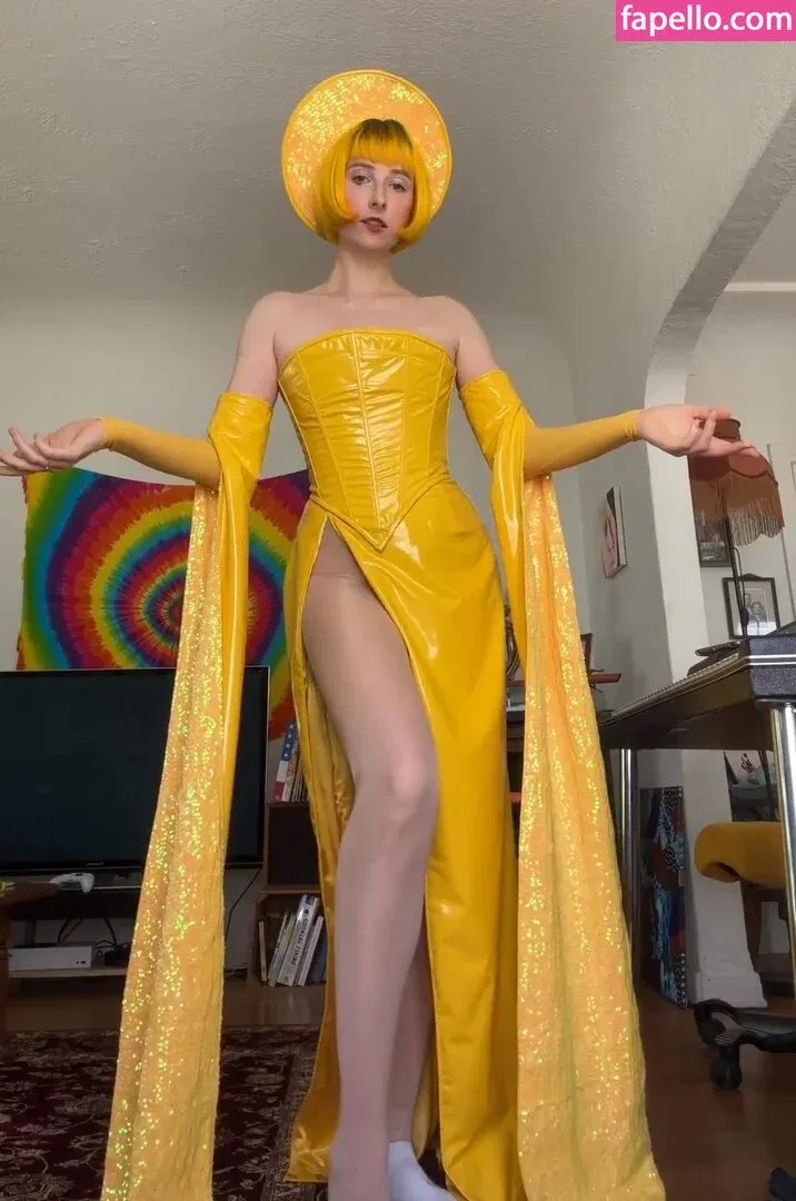 Tessa Violet Onlyfans Photo Gallery 