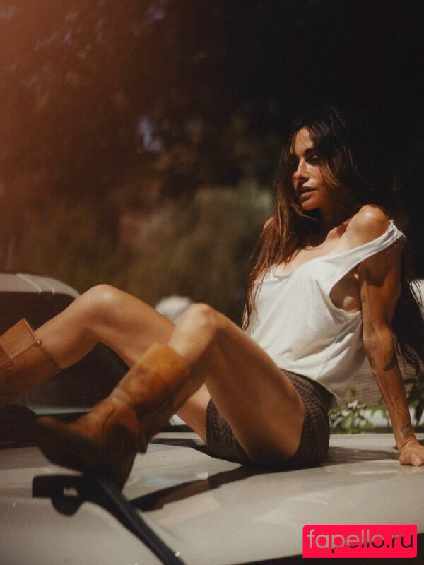 Sarah Shahi Nude Onlyfans Photo 8