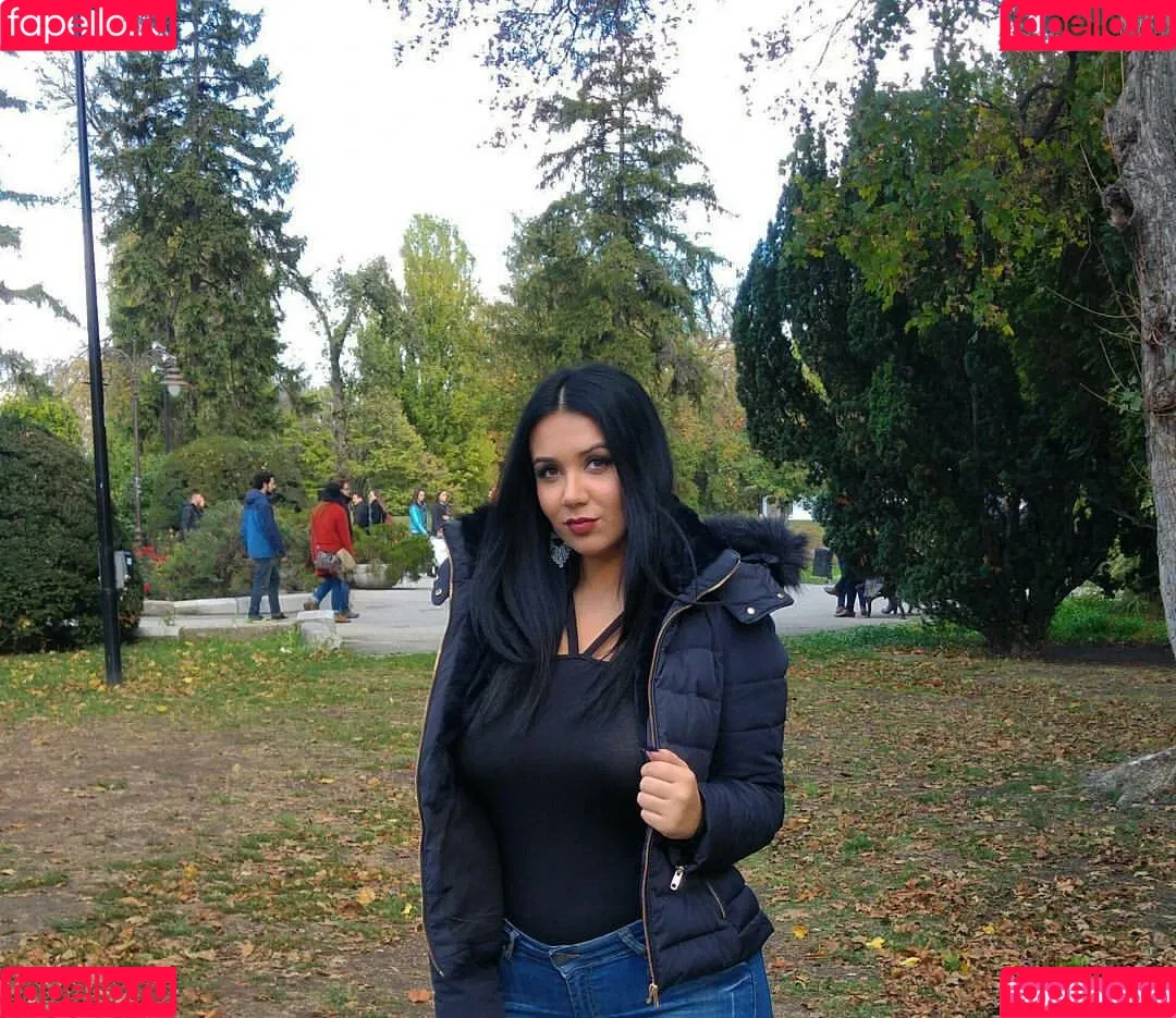 Emina Jahi Onlyfans Photo Gallery 