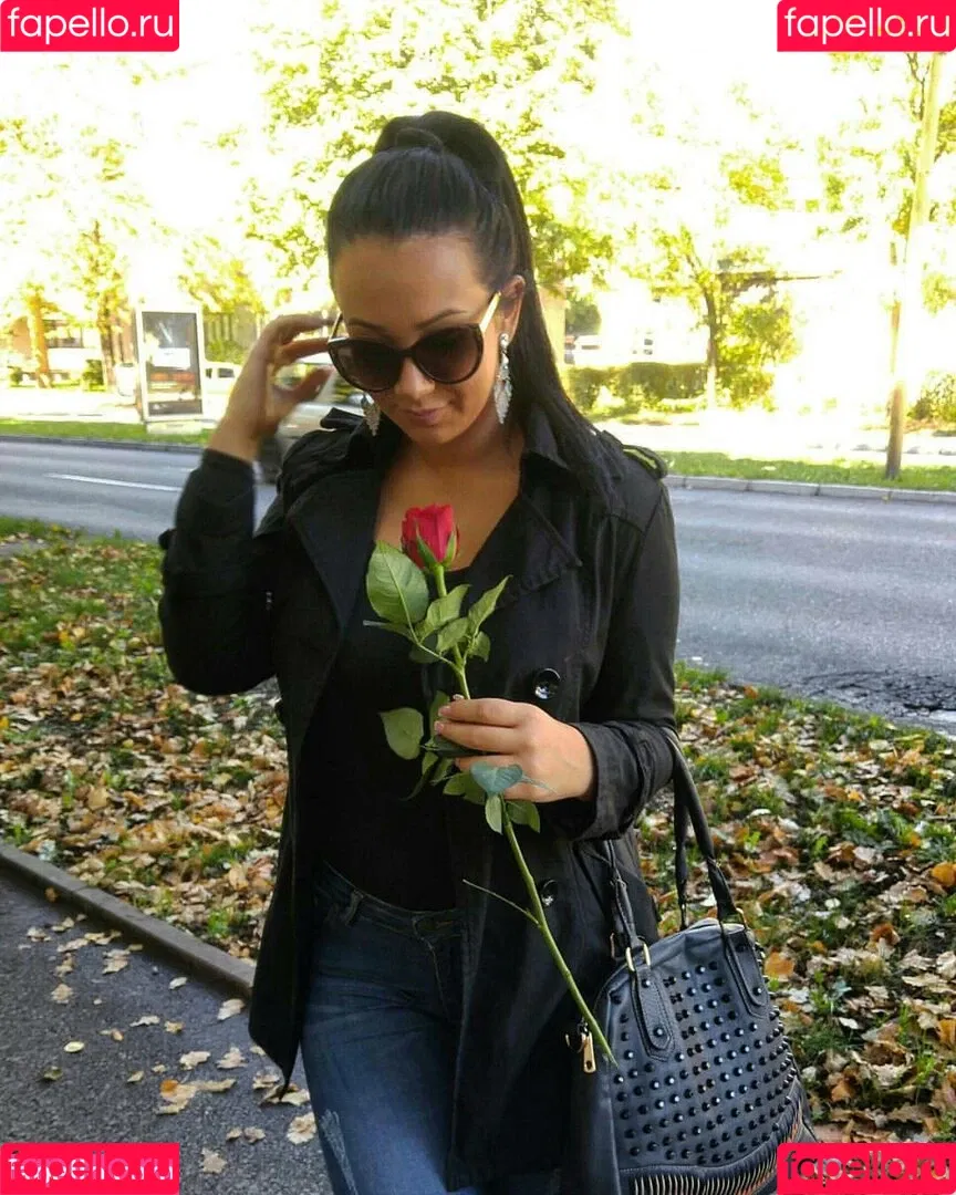 Emina Jahi Onlyfans Photo Gallery 