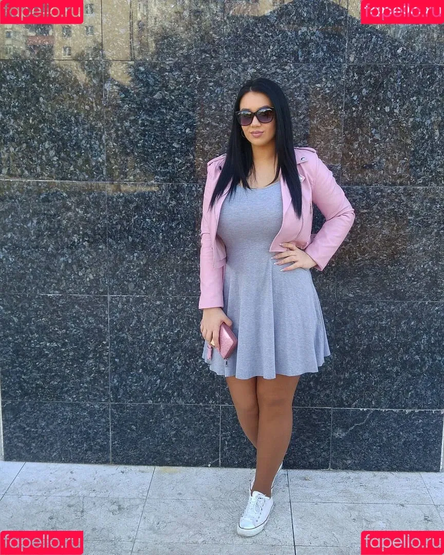 Emina Jahi Onlyfans Photo Gallery 