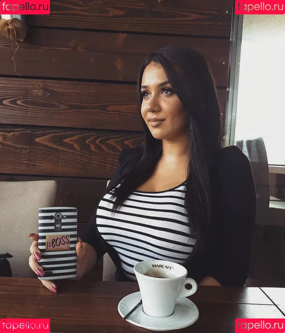 Emina Jahi Onlyfans Photo Gallery 