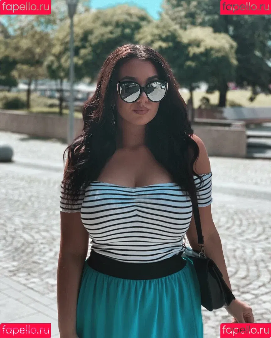 Emina Jahi Onlyfans Photo Gallery 