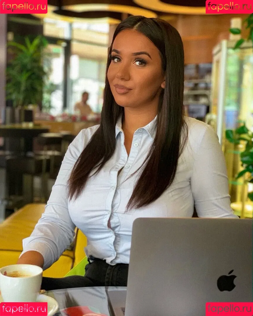 Emina Jahi Onlyfans Photo Gallery 