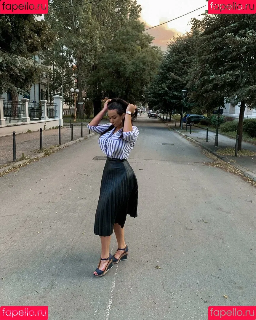 Emina Jahi Onlyfans Photo Gallery 