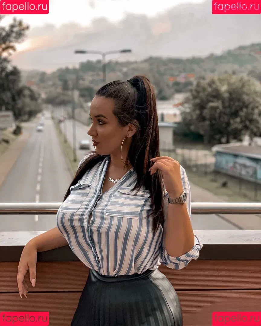 Emina Jahi Onlyfans Photo Gallery 