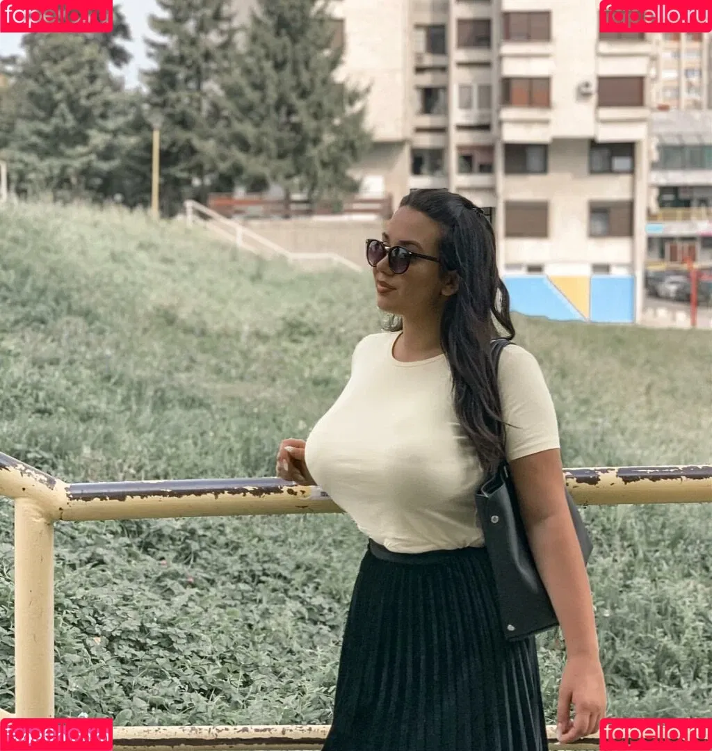 Emina Jahi Onlyfans Photo Gallery 