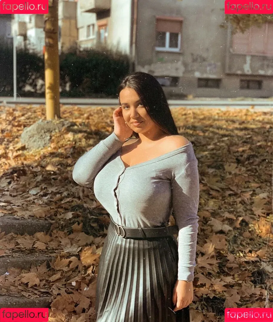 Emina Jahi Onlyfans Photo Gallery 
