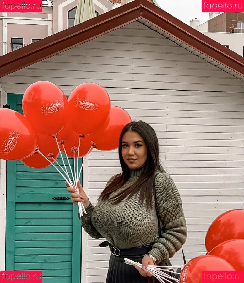 Emina Jahi Onlyfans Photo Gallery 