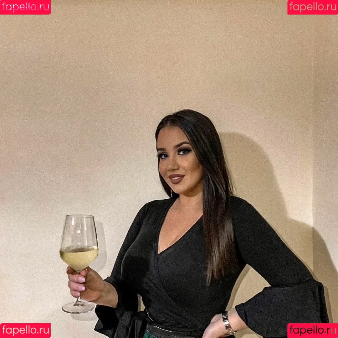 Emina Jahi Onlyfans Photo Gallery 
