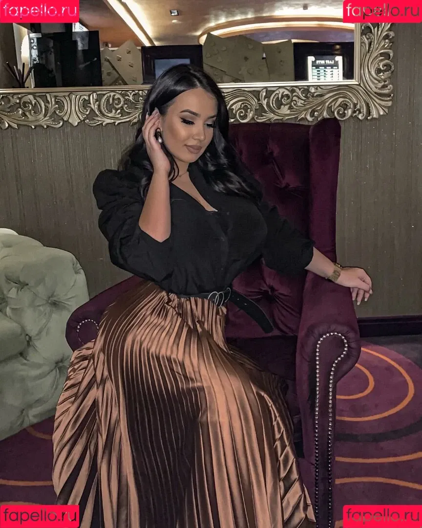 Emina Jahi Onlyfans Photo Gallery 