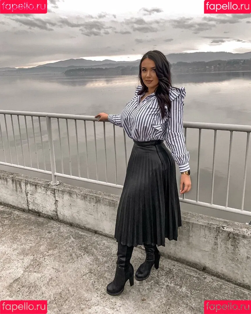 Emina Jahi Onlyfans Photo Gallery 