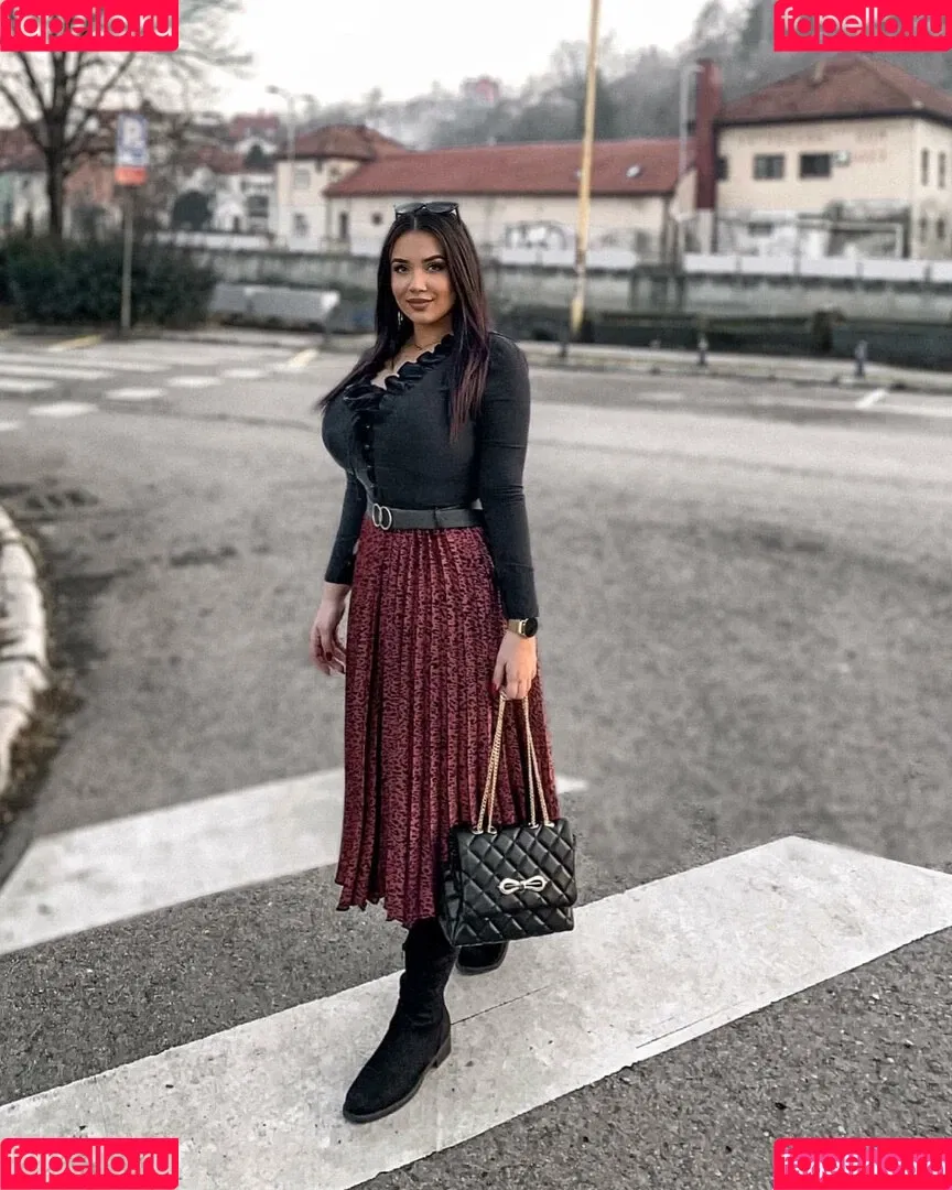 Emina Jahi Onlyfans Photo Gallery 