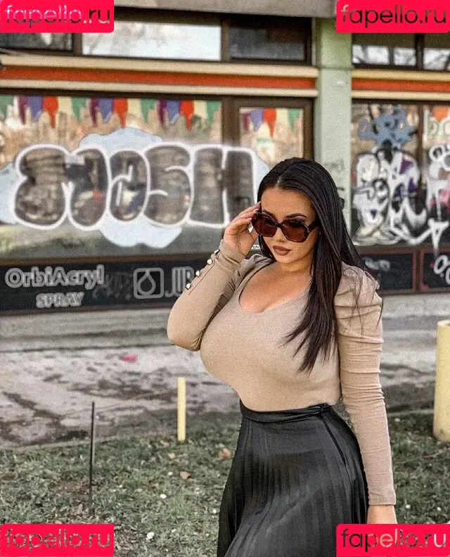 Emina Jahi Onlyfans Photo Gallery 