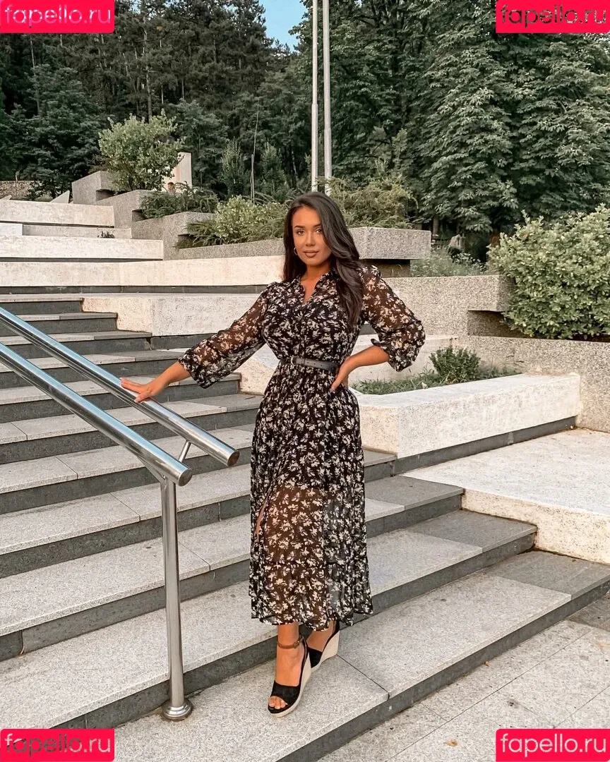 Emina Jahi Onlyfans Photo Gallery 