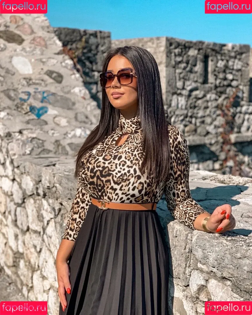 Emina Jahi Onlyfans Photo Gallery 
