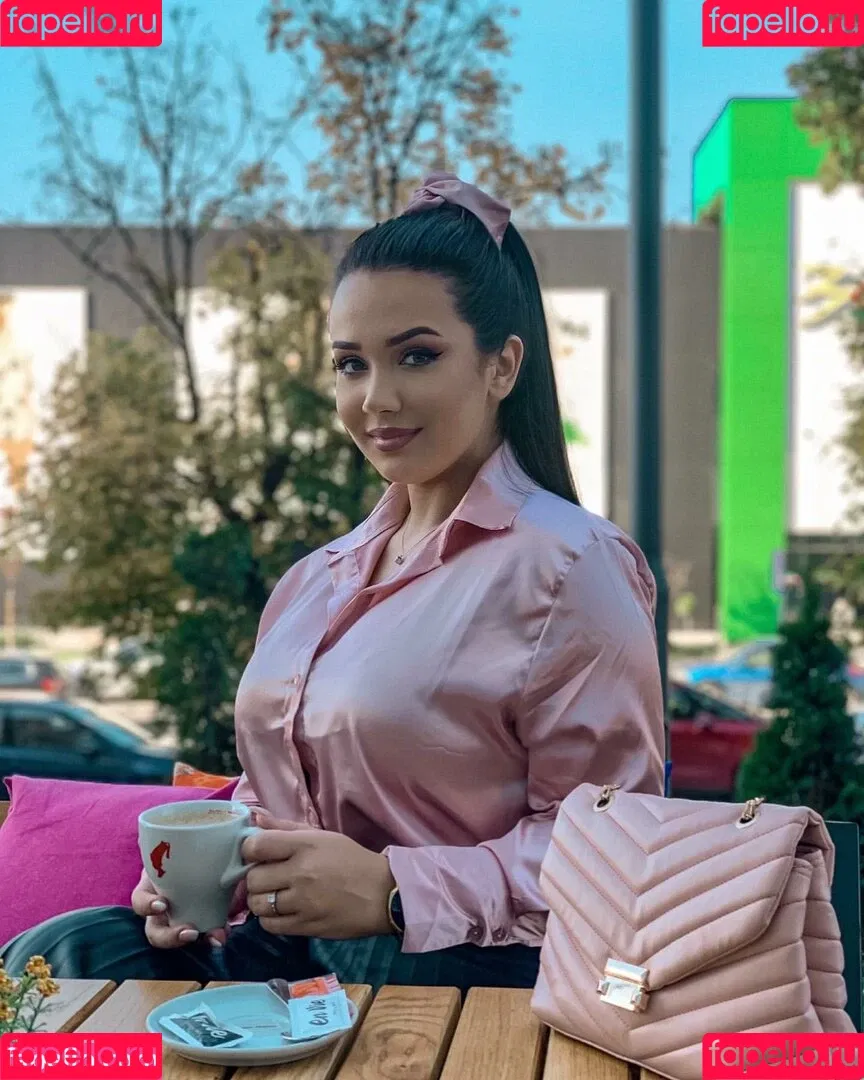 Emina Jahi Onlyfans Photo Gallery 
