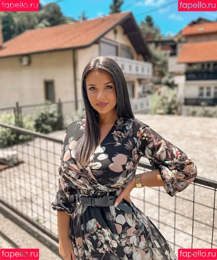 Emina Jahi Onlyfans Photo Gallery 