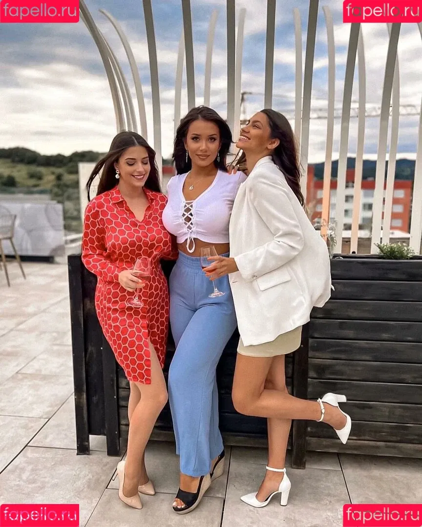 Emina Jahi Onlyfans Photo Gallery 