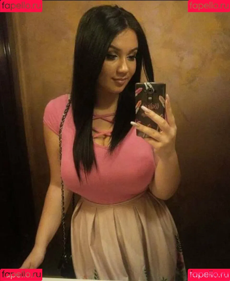 Emina Jahi Onlyfans Photo Gallery 