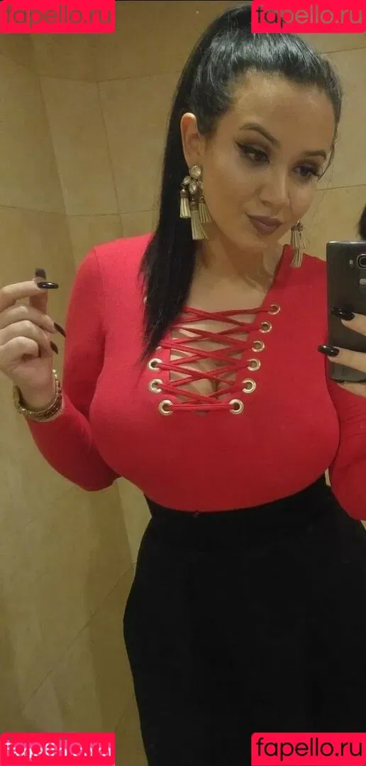 Emina Jahi Onlyfans Photo Gallery 