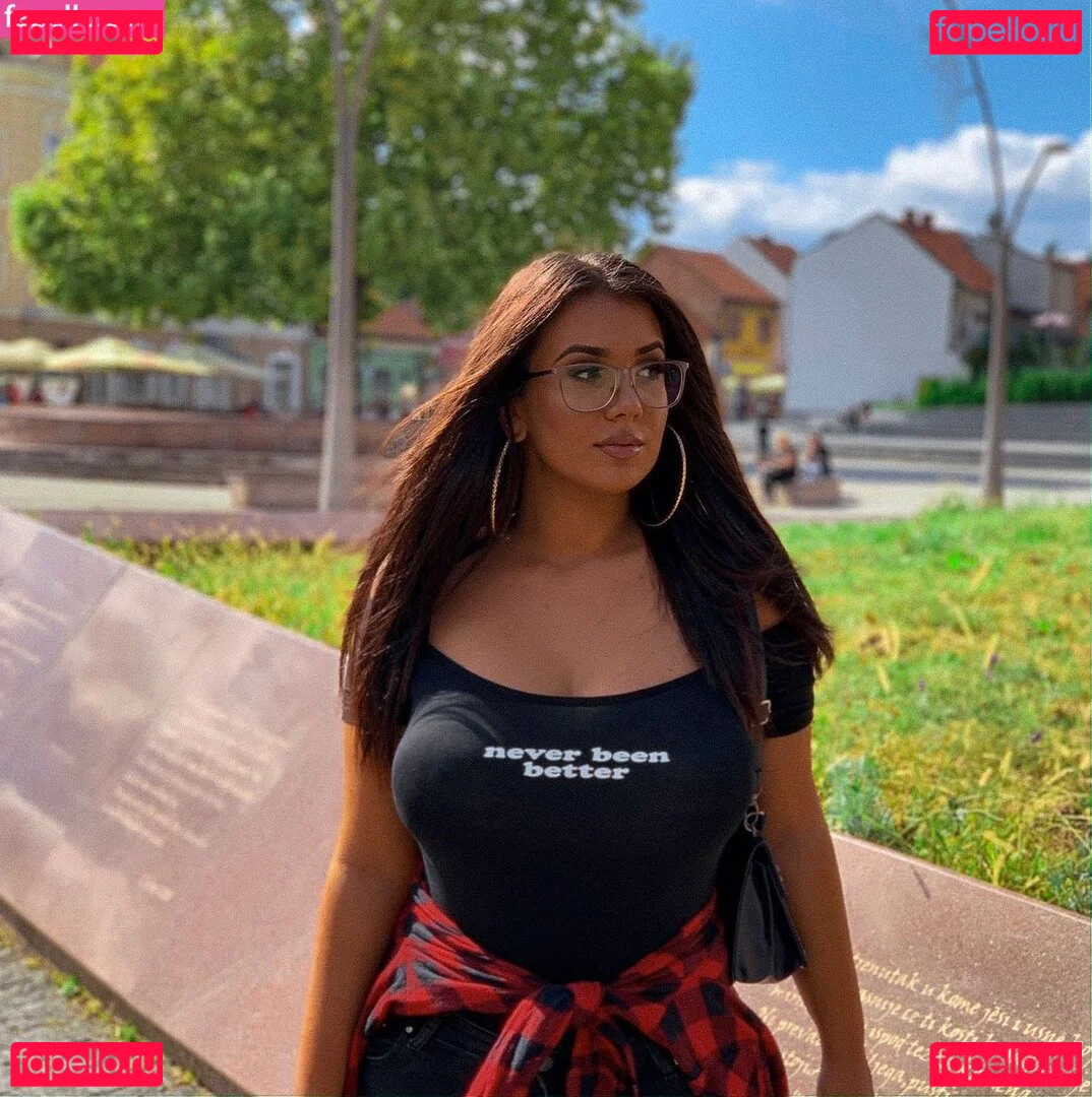 Emina Jahi Onlyfans Photo Gallery 