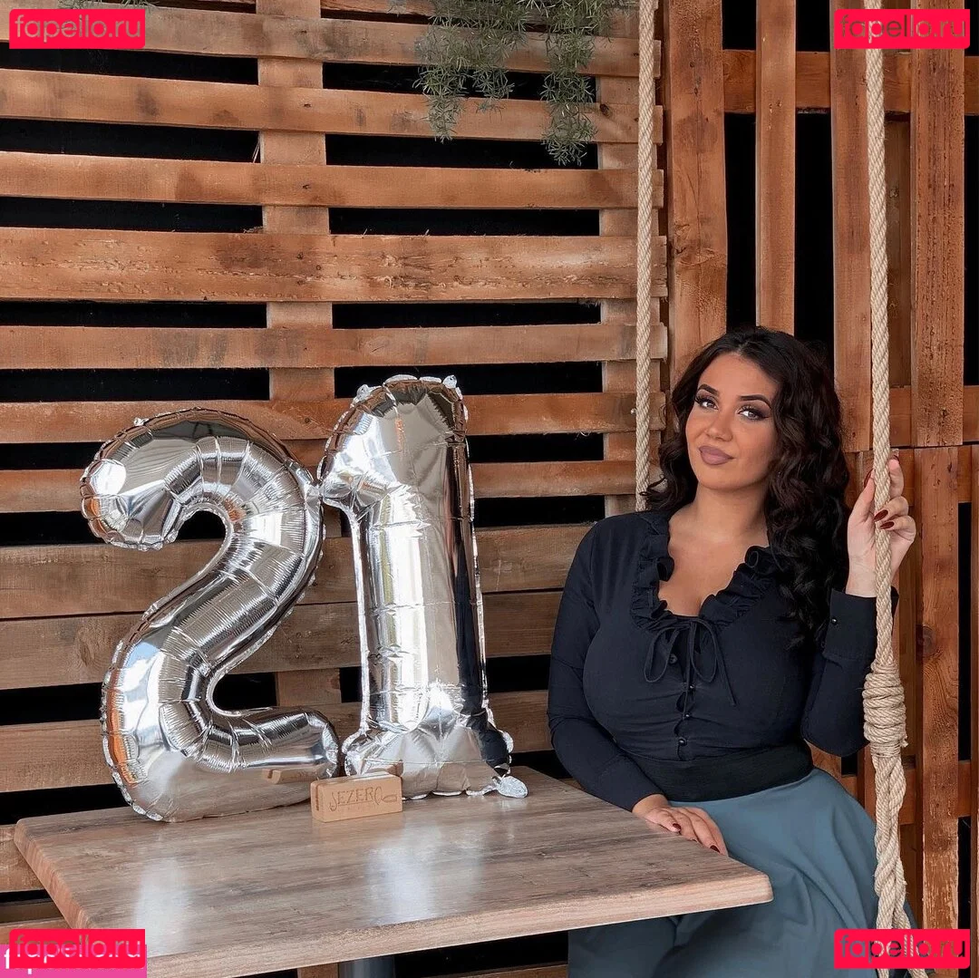 Emina Jahi Onlyfans Photo Gallery 