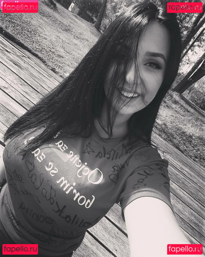 Emina Jahi Onlyfans Photo Gallery 