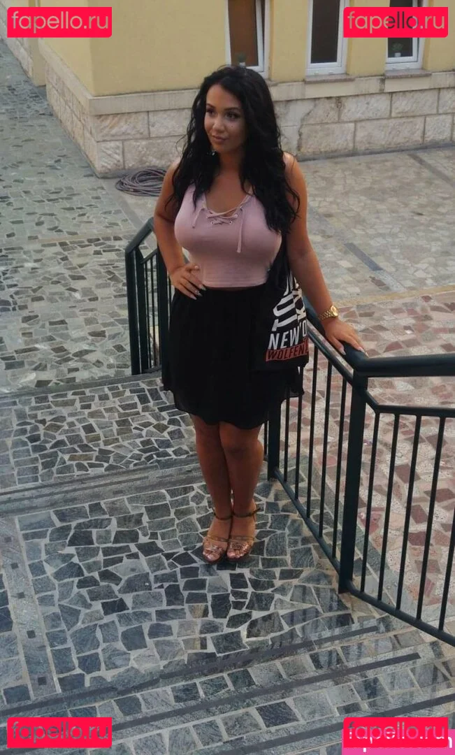 Emina Jahi Onlyfans Photo Gallery 