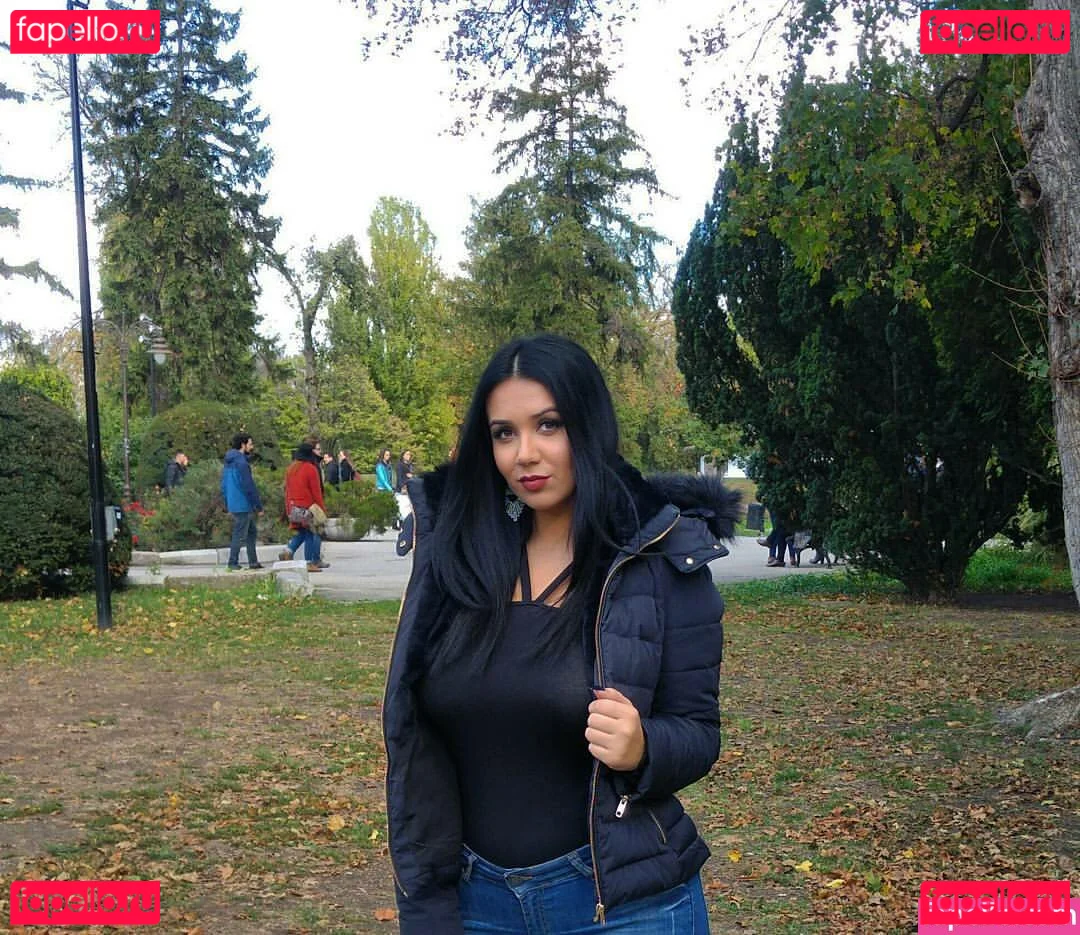 Emina Jahi Onlyfans Photo Gallery 