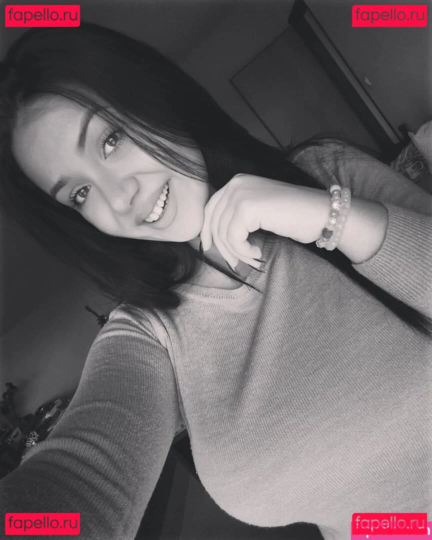 Emina Jahi Onlyfans Photo Gallery 