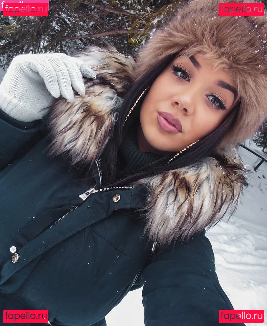 Emina Jahi Onlyfans Photo Gallery 