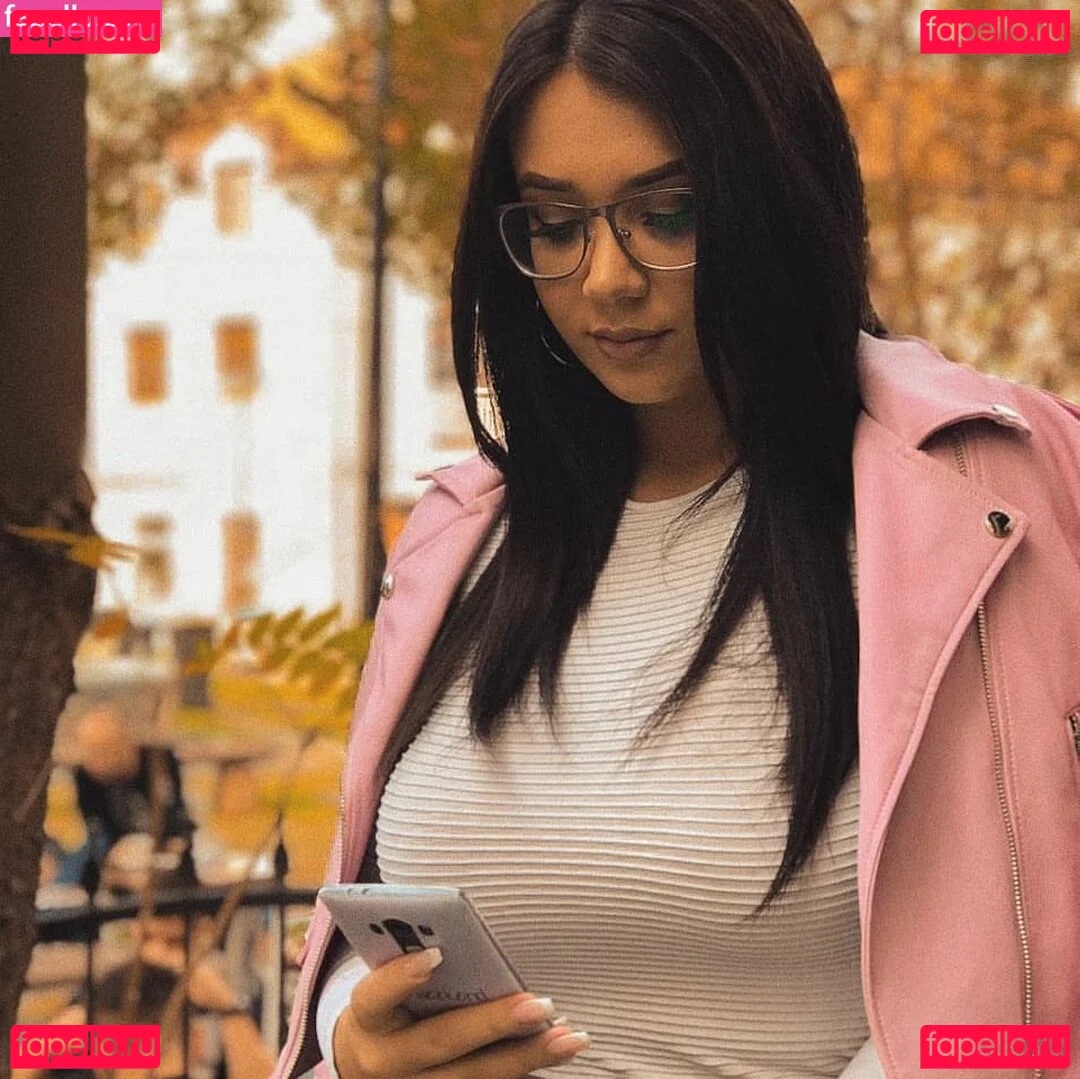 Emina Jahi Onlyfans Photo Gallery 