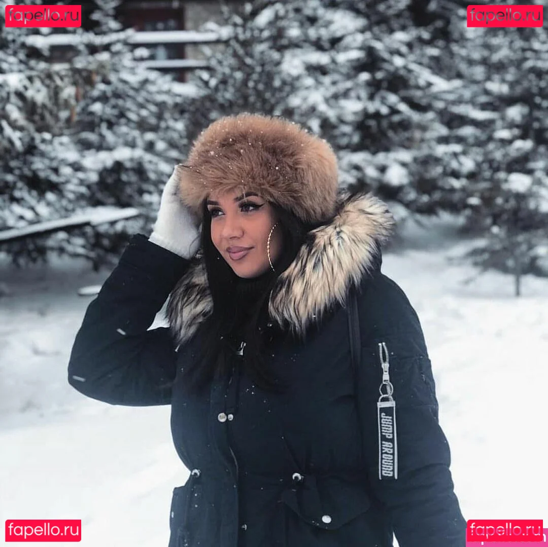 Emina Jahi Onlyfans Photo Gallery 