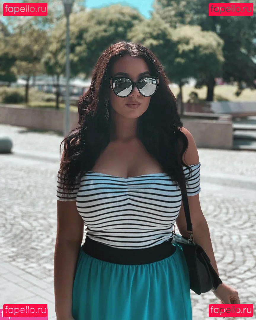 Emina Jahi Onlyfans Photo Gallery 