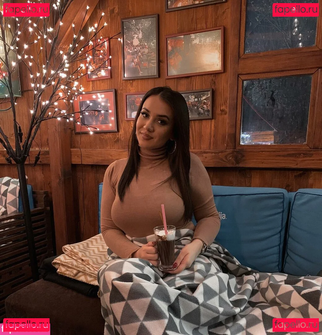 Emina Jahi Onlyfans Photo Gallery 