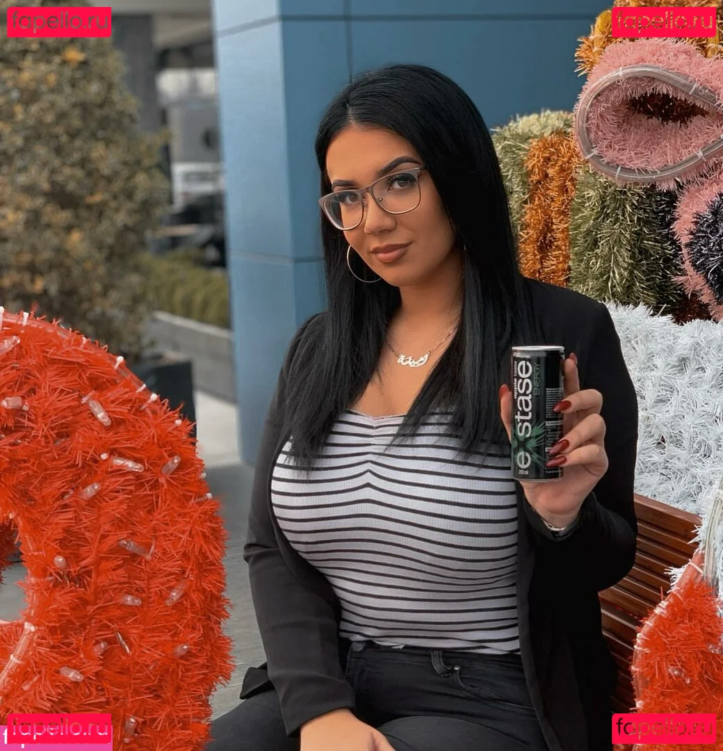 Emina Jahi Onlyfans Photo Gallery 