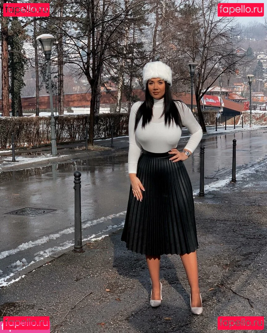 Emina Jahi Onlyfans Photo Gallery 