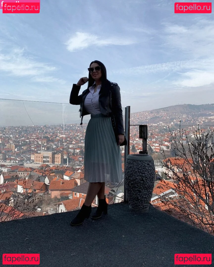 Emina Jahi Onlyfans Photo Gallery 