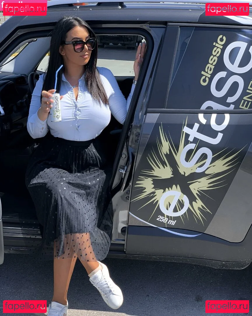 Emina Jahi Onlyfans Photo Gallery 