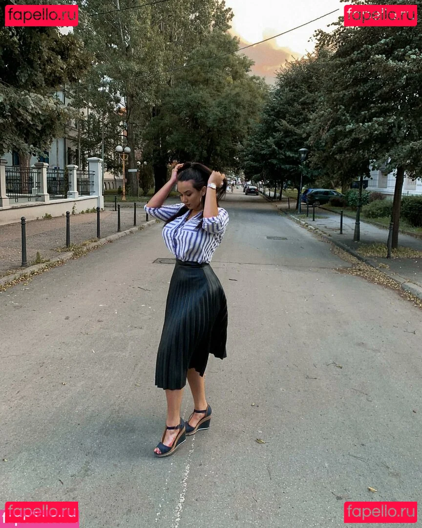 Emina Jahi Onlyfans Photo Gallery 