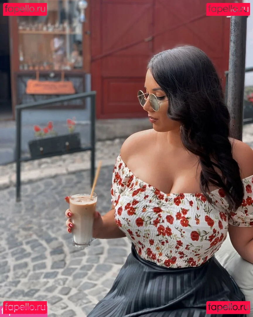 Emina Jahi Onlyfans Photo Gallery 