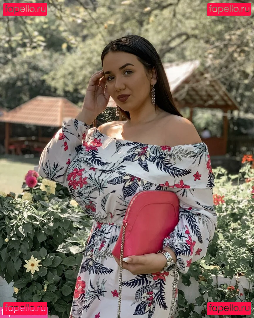 Emina Jahi Onlyfans Photo Gallery 