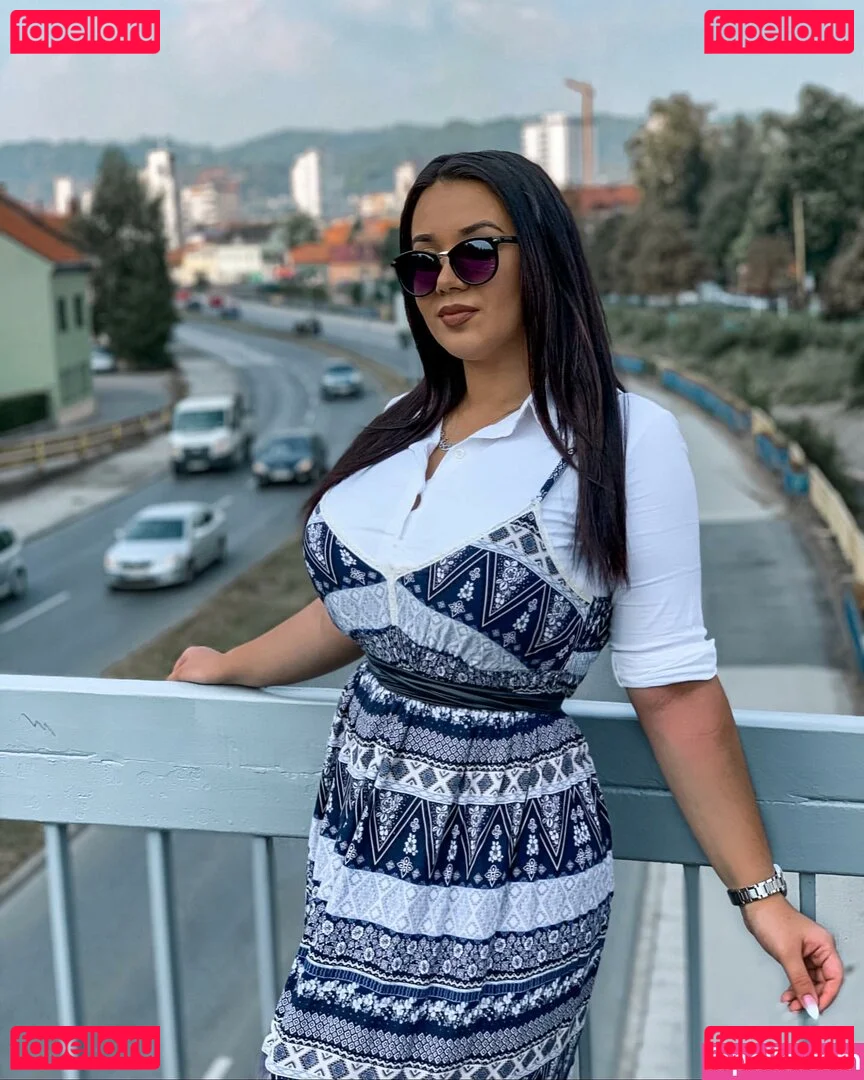 Emina Jahi Onlyfans Photo Gallery 