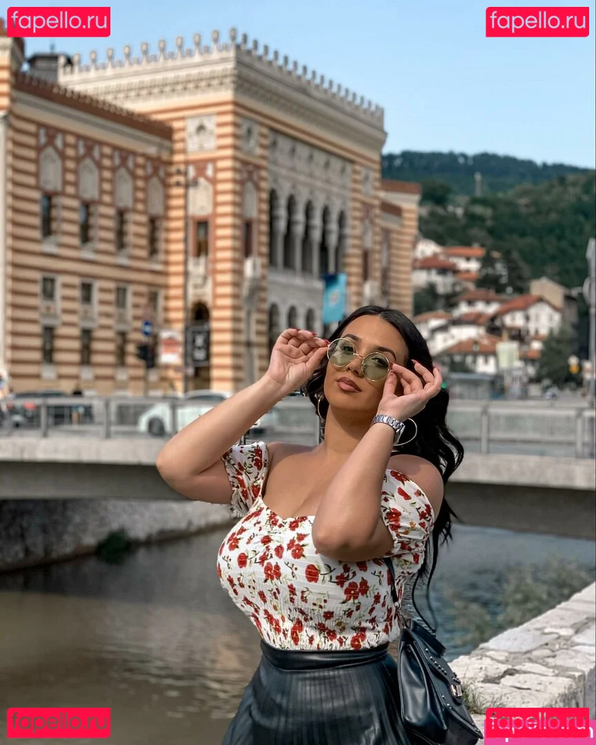 Emina Jahi Onlyfans Photo Gallery 